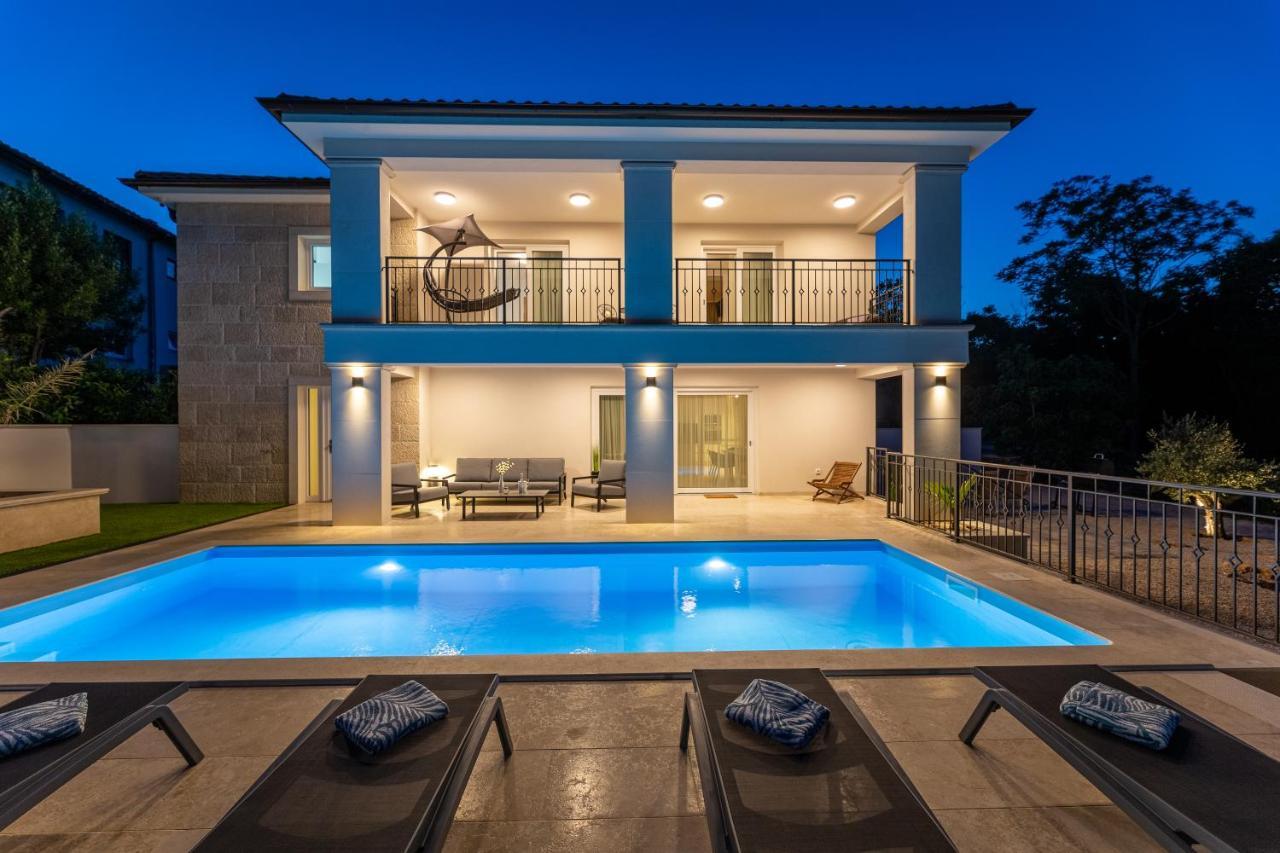 Pafran With Heated Pool Krk Vila