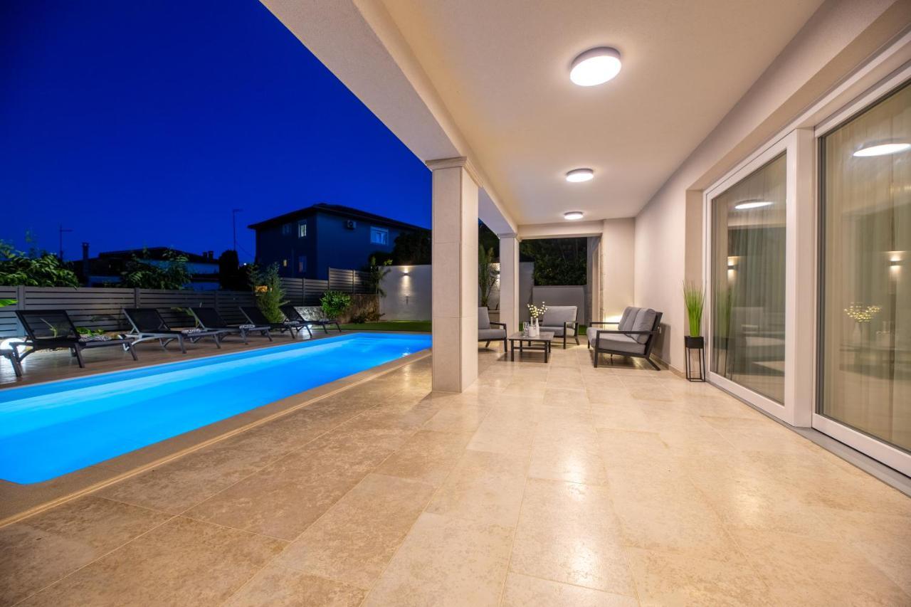Pafran With Heated Pool Krk Vila