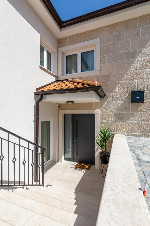 Vilă Pafran With Heated Pool Krk Veglia